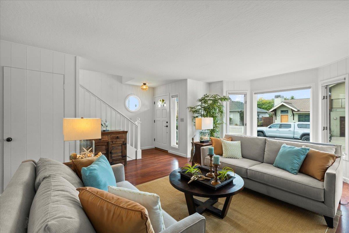 Detail Gallery Image 9 of 37 For 242 2nd Ave, Santa Cruz,  CA 95062 - 3 Beds | 2 Baths