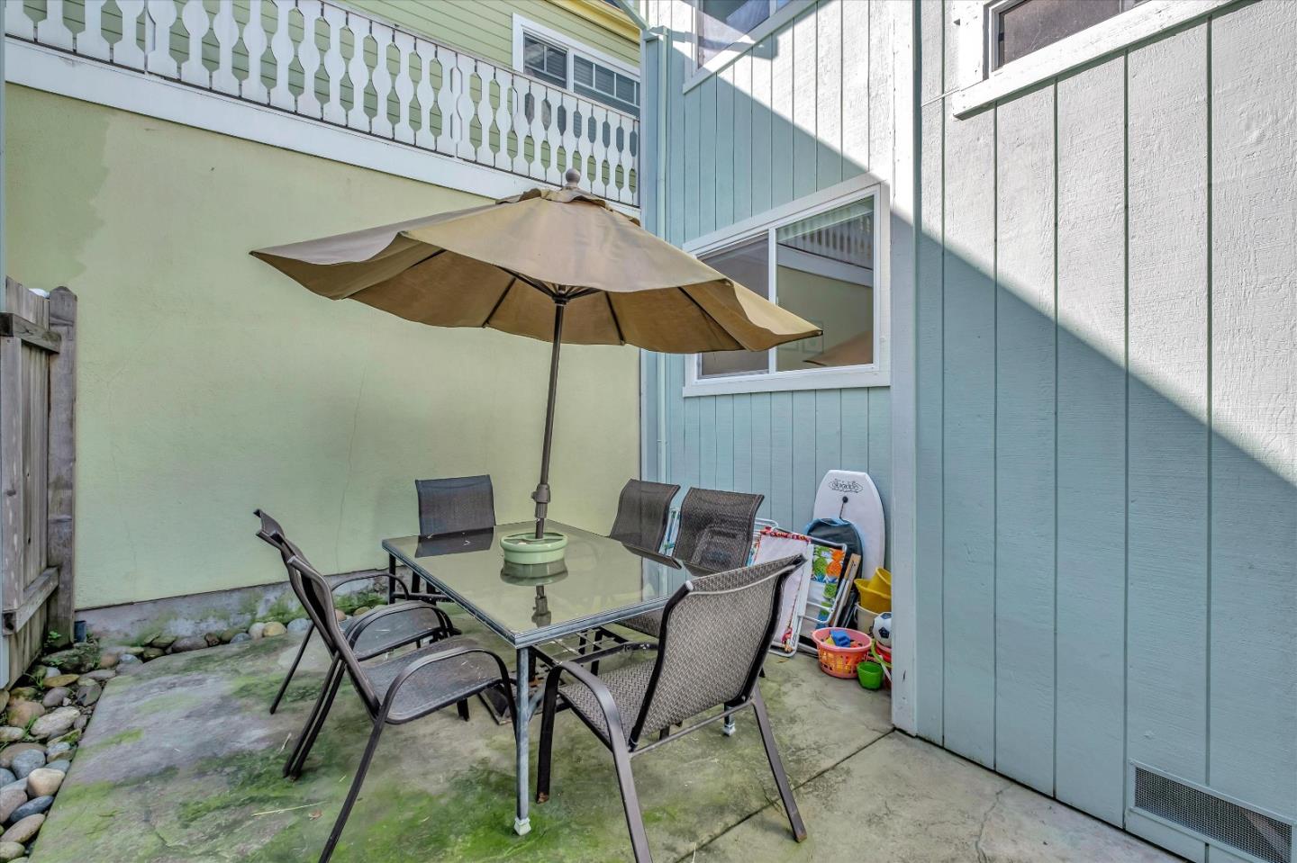 Detail Gallery Image 21 of 28 For 208 Stockton Ave, Capitola,  CA 95010 - 4 Beds | 2 Baths