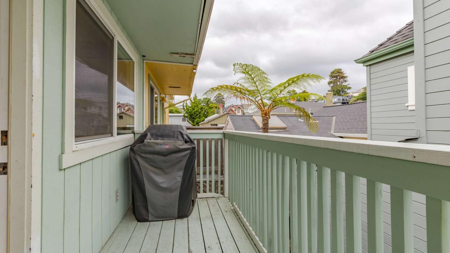Detail Gallery Image 25 of 28 For 208 Stockton Ave, Capitola,  CA 95010 - 4 Beds | 2 Baths