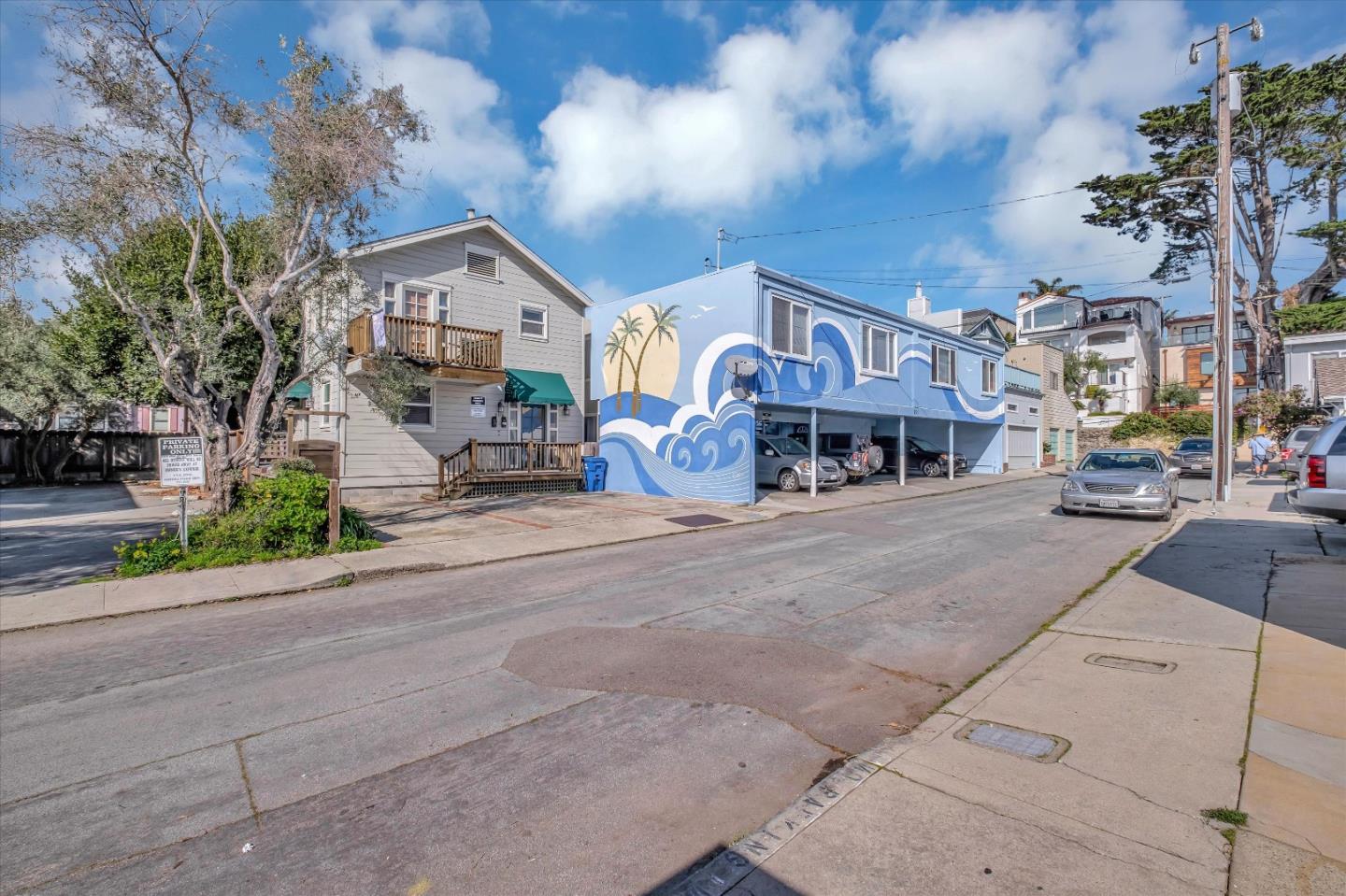 Detail Gallery Image 5 of 28 For 208 Stockton Ave, Capitola,  CA 95010 - 4 Beds | 2 Baths
