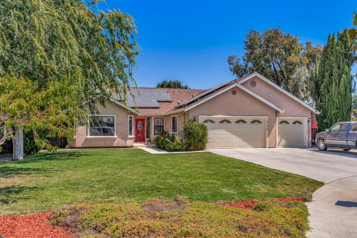 Photo of 530 Lemos Ct in Hollister, CA