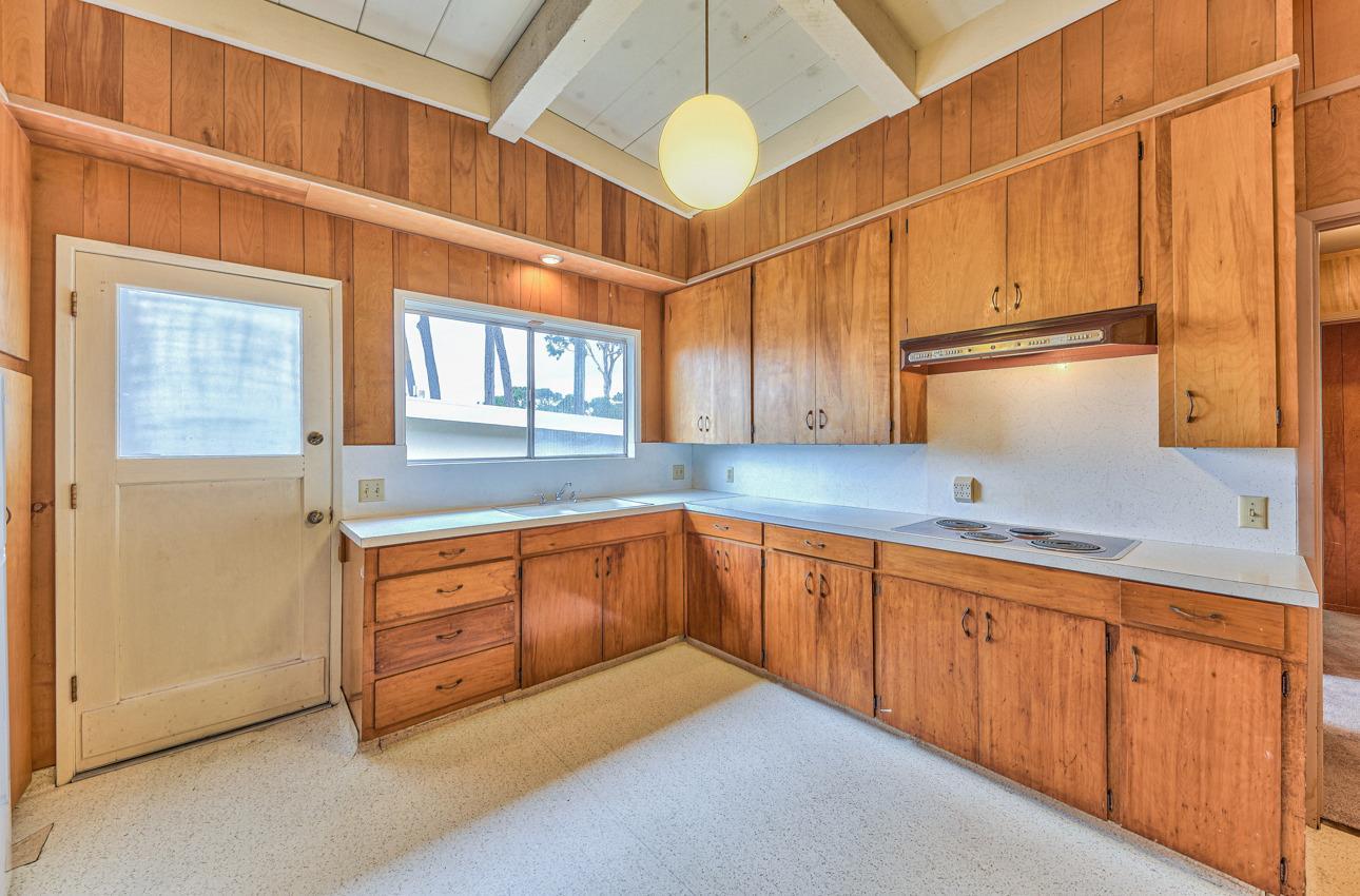 Detail Gallery Image 9 of 24 For 1199 Rousch Avenue a, Seaside,  CA 93955 - 4 Beds | 2 Baths