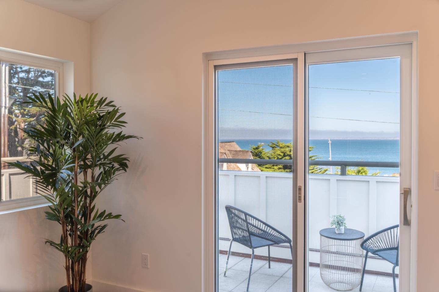 Detail Gallery Image 8 of 14 For 457 Wave St #1,  Monterey,  CA 93940 - 2 Beds | 1/1 Baths