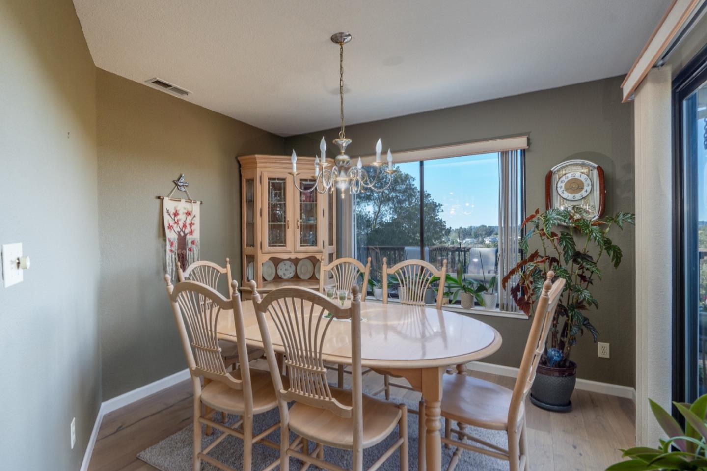 Detail Gallery Image 13 of 43 For 19060 Eden Path, Salinas,  CA 93907 - 3 Beds | 2 Baths