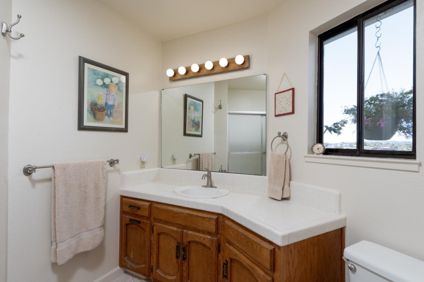 Detail Gallery Image 23 of 43 For 19060 Eden Path, Salinas,  CA 93907 - 3 Beds | 2 Baths