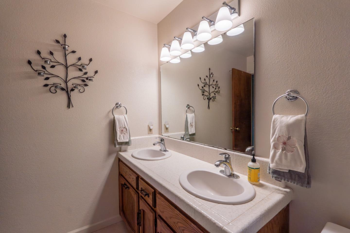 Detail Gallery Image 25 of 43 For 19060 Eden Path, Salinas,  CA 93907 - 3 Beds | 2 Baths