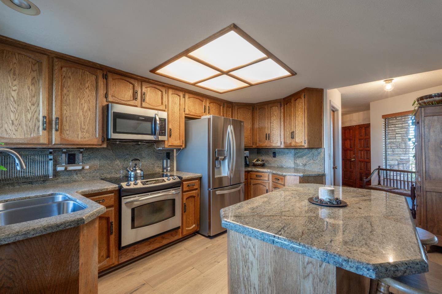 Detail Gallery Image 9 of 43 For 19060 Eden Path, Salinas,  CA 93907 - 3 Beds | 2 Baths