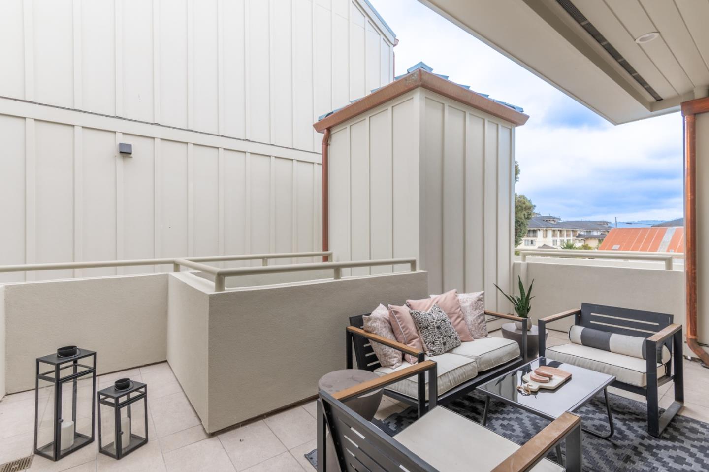 Detail Gallery Image 6 of 13 For 457 Wave St #4,  Monterey,  CA 93940 - 2 Beds | 1/1 Baths