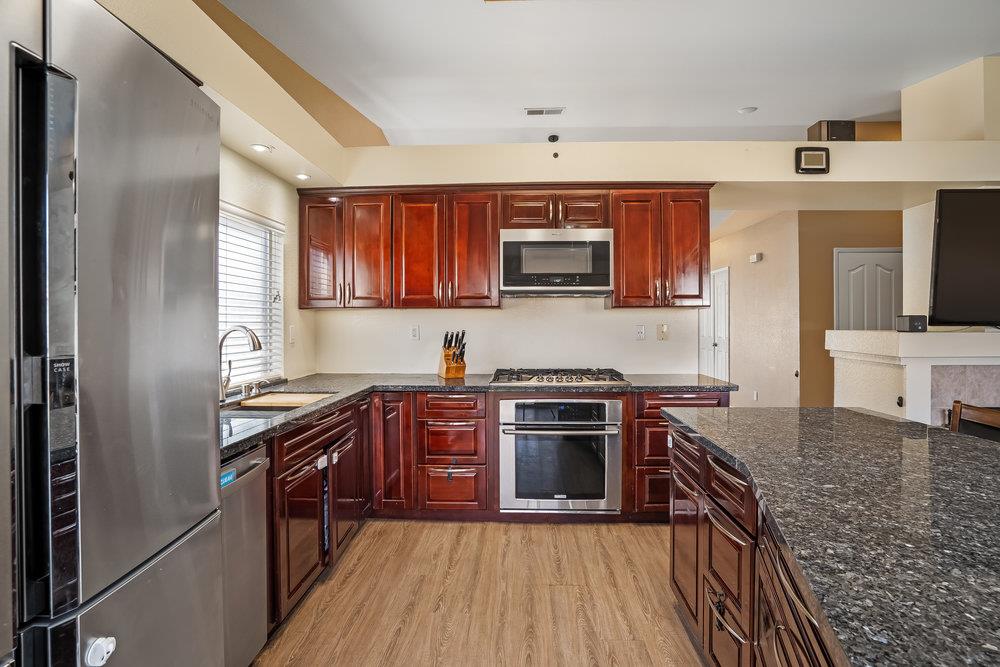 Detail Gallery Image 14 of 50 For 2130 Pecan Ct, Hollister,  CA 95023 - 4 Beds | 2 Baths