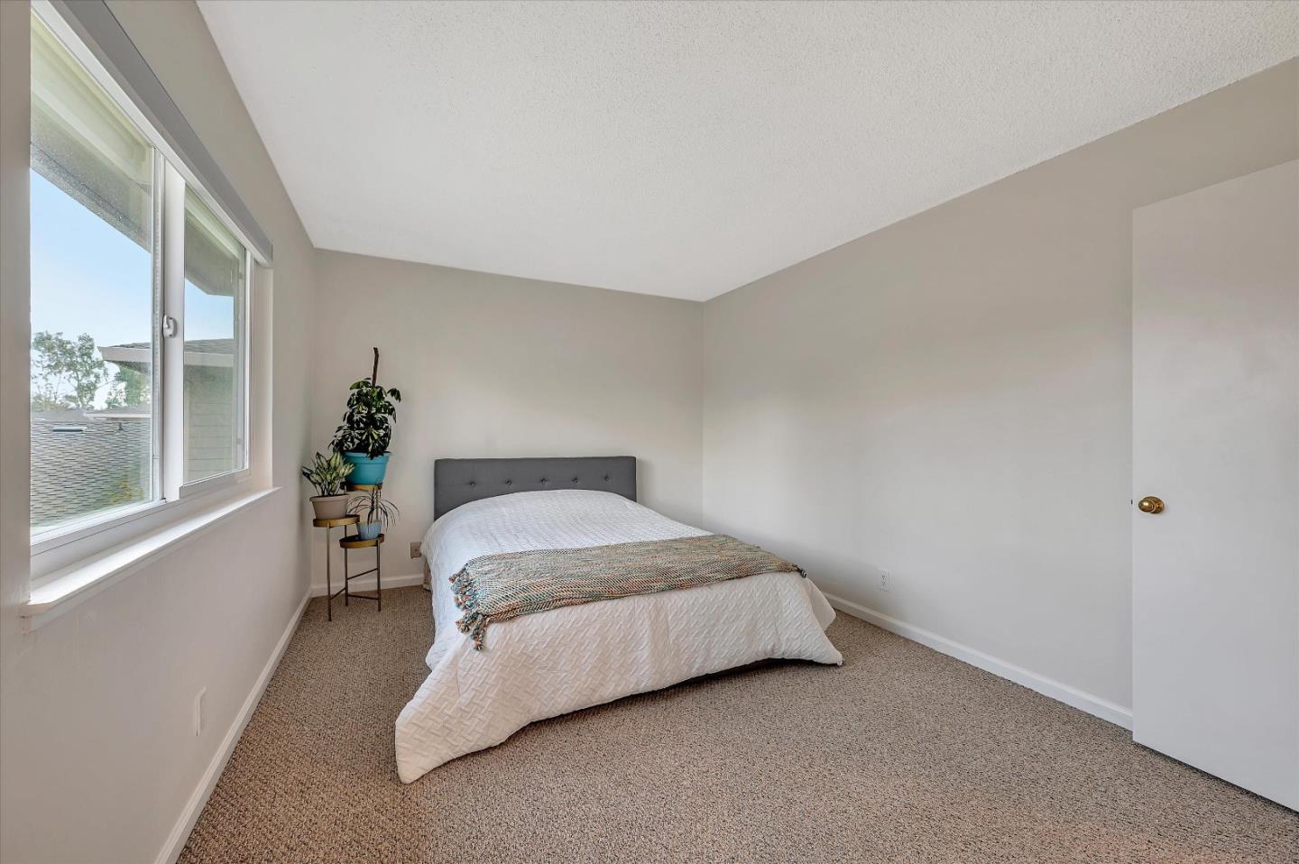 Detail Gallery Image 19 of 26 For 45 Los Padres Cir, Novato,  CA 94947 - 2 Beds | 1 Baths