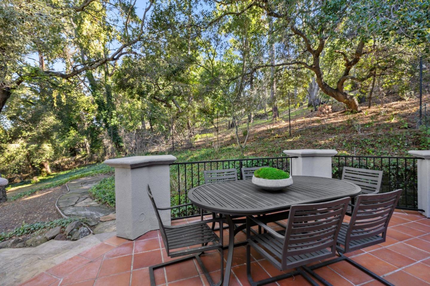 Detail Gallery Image 40 of 45 For 23525 Ravensbury Ave, Los Altos Hills,  CA 94024 - 4 Beds | 4/1 Baths