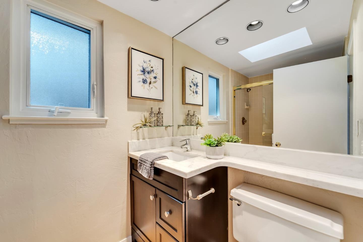 Detail Gallery Image 21 of 37 For 244 Windsor Dr, San Carlos,  CA 94070 - 2 Beds | 2 Baths