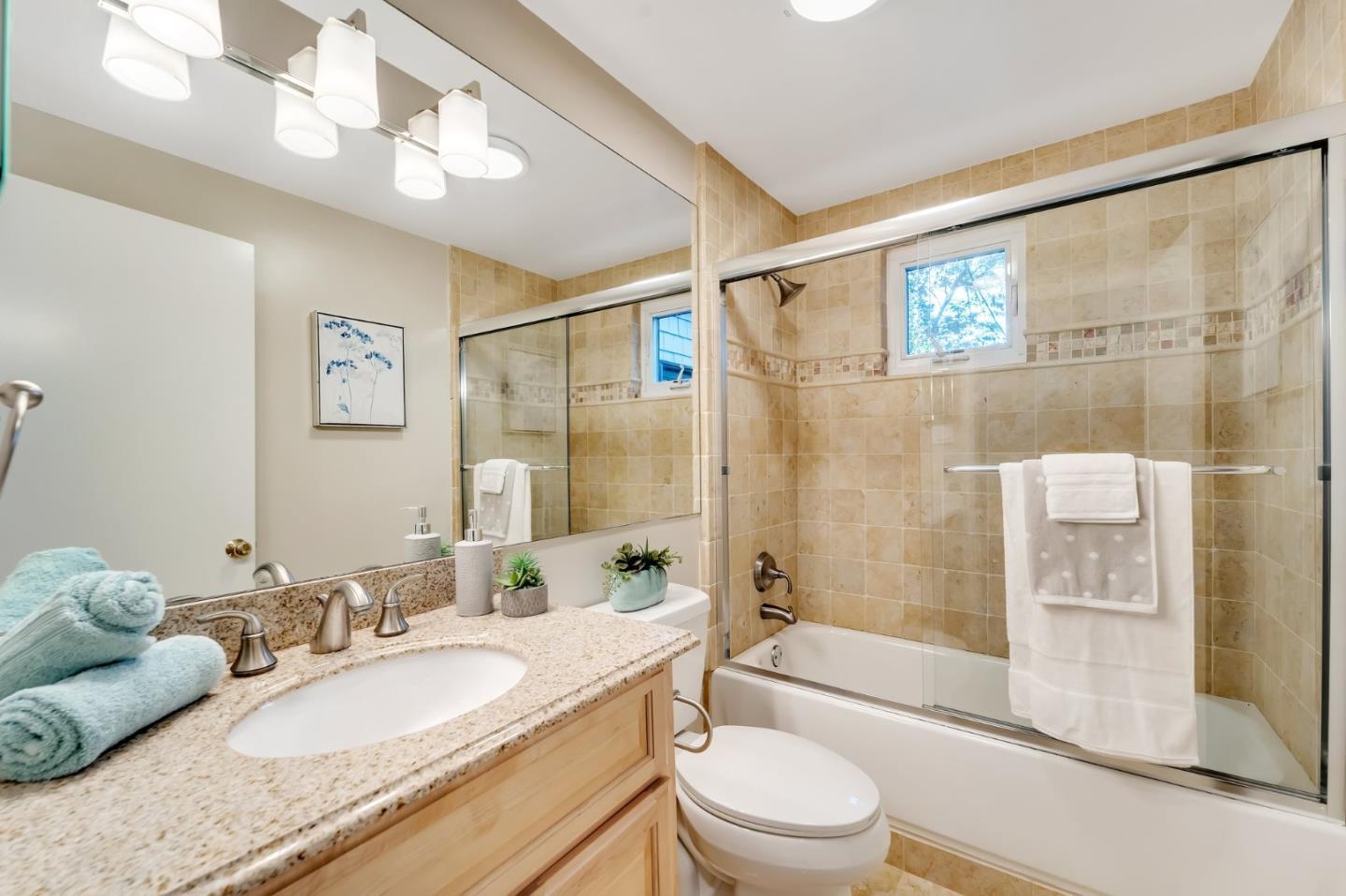 Detail Gallery Image 9 of 37 For 244 Windsor Dr, San Carlos,  CA 94070 - 2 Beds | 2 Baths