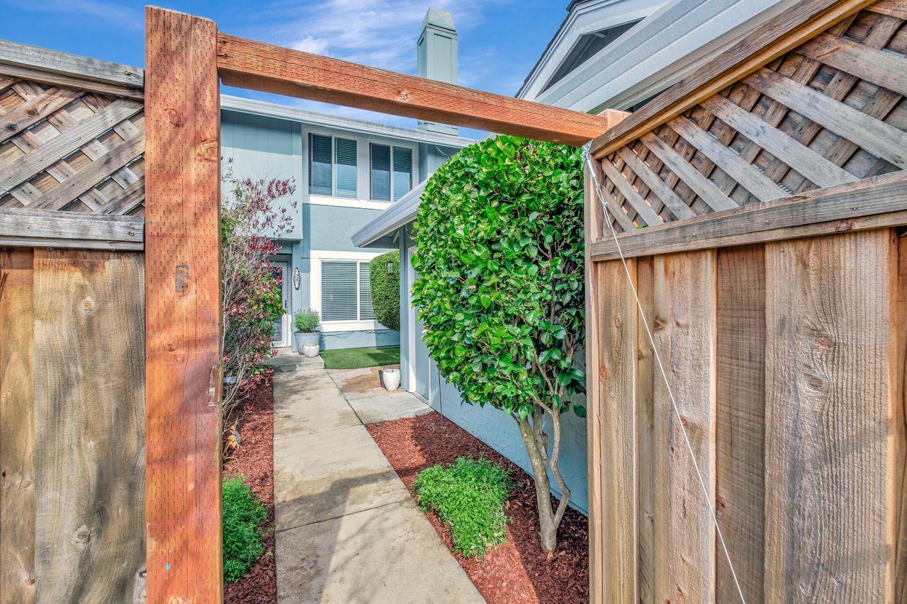 Detail Gallery Image 2 of 25 For 295 Silverfish Ct, Aptos,  CA 95003 - 3 Beds | 2/1 Baths