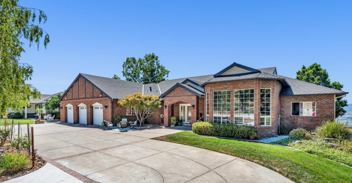 Detail Gallery Image 1 of 95 For 9579 via Del Cielo, Gilroy,  CA 95020 - 4 Beds | 3/1 Baths