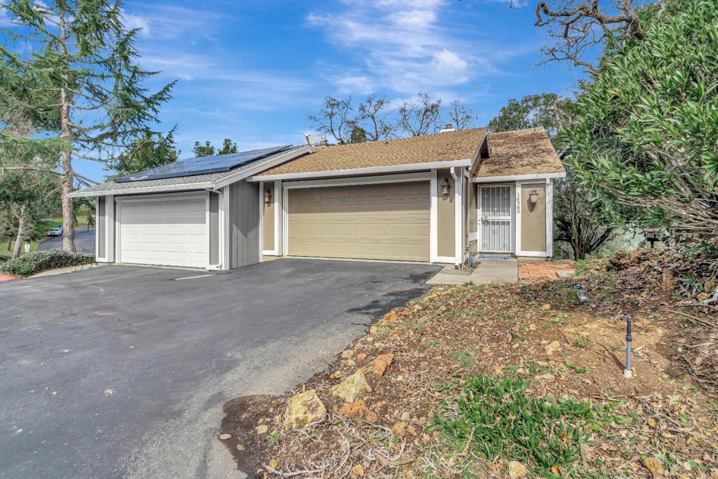 Detail Gallery Image 1 of 1 For 16965 Susan Ct, Morgan Hill,  CA 95037 - 2 Beds | 2/1 Baths