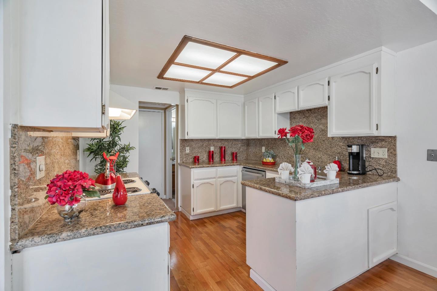 Detail Gallery Image 10 of 38 For 16965 Susan Ct, Morgan Hill,  CA 95037 - 2 Beds | 2/1 Baths