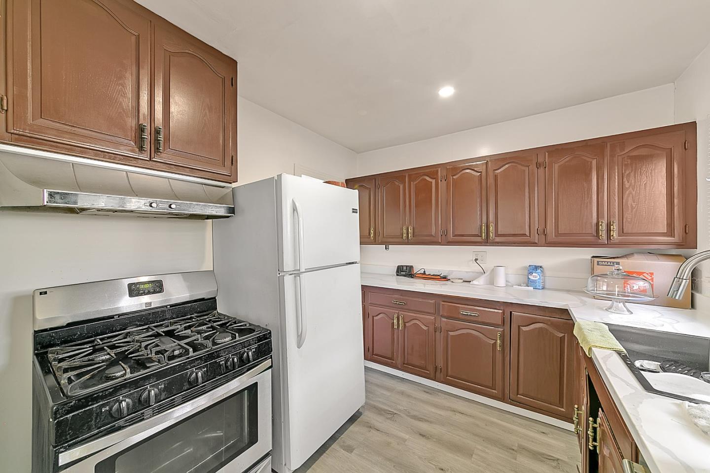 Detail Gallery Image 13 of 23 For 1515 Hampel St, Oakland,  CA 94602 - 2 Beds | 1 Baths