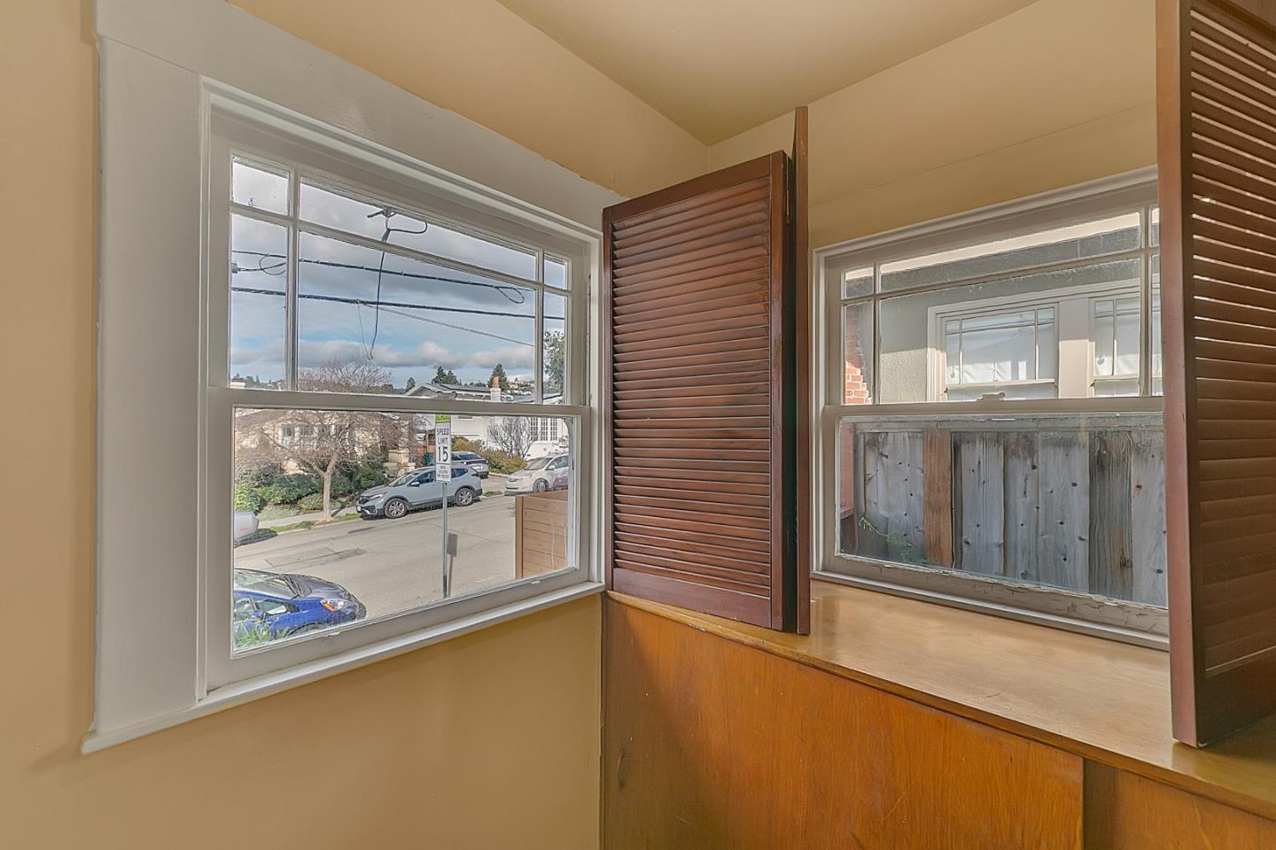 Detail Gallery Image 18 of 23 For 1515 Hampel St, Oakland,  CA 94602 - 2 Beds | 1 Baths