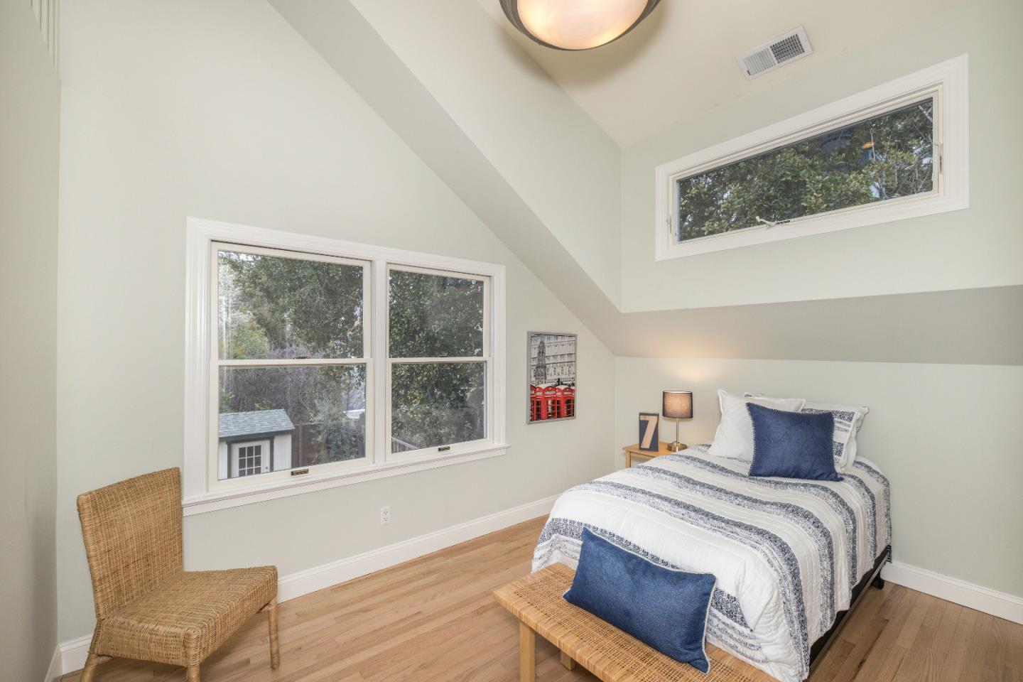 Detail Gallery Image 33 of 51 For 2837 Waverley St, Palo Alto,  CA 94306 - 5 Beds | 4/1 Baths