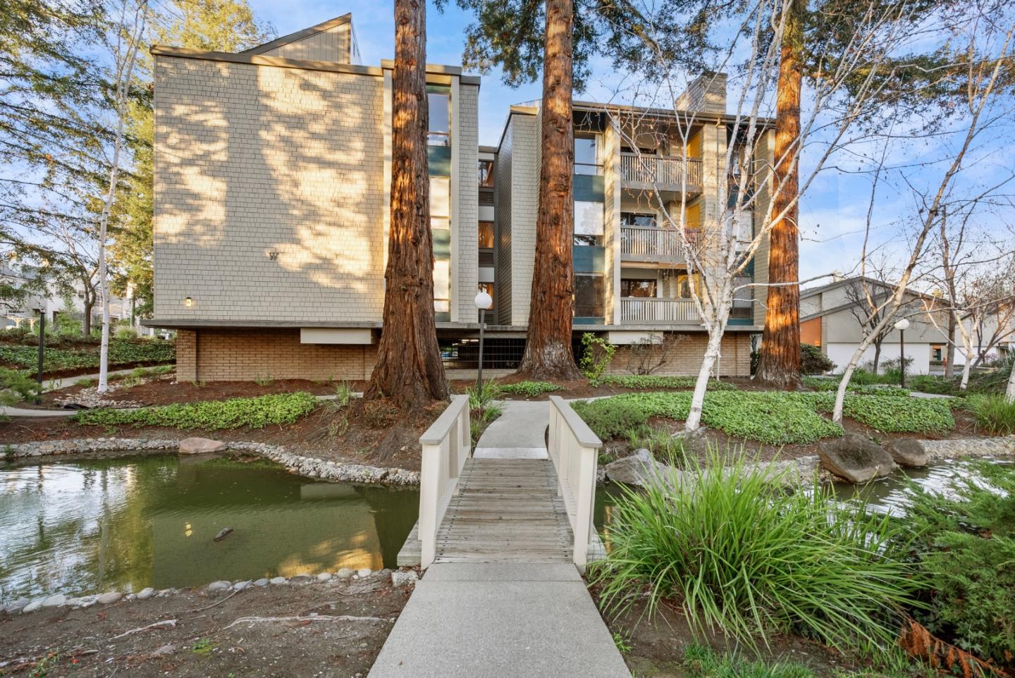 Detail Gallery Image 1 of 29 For 49 Showers Dr #W312,  Mountain View,  CA 94040 - 2 Beds | 2 Baths