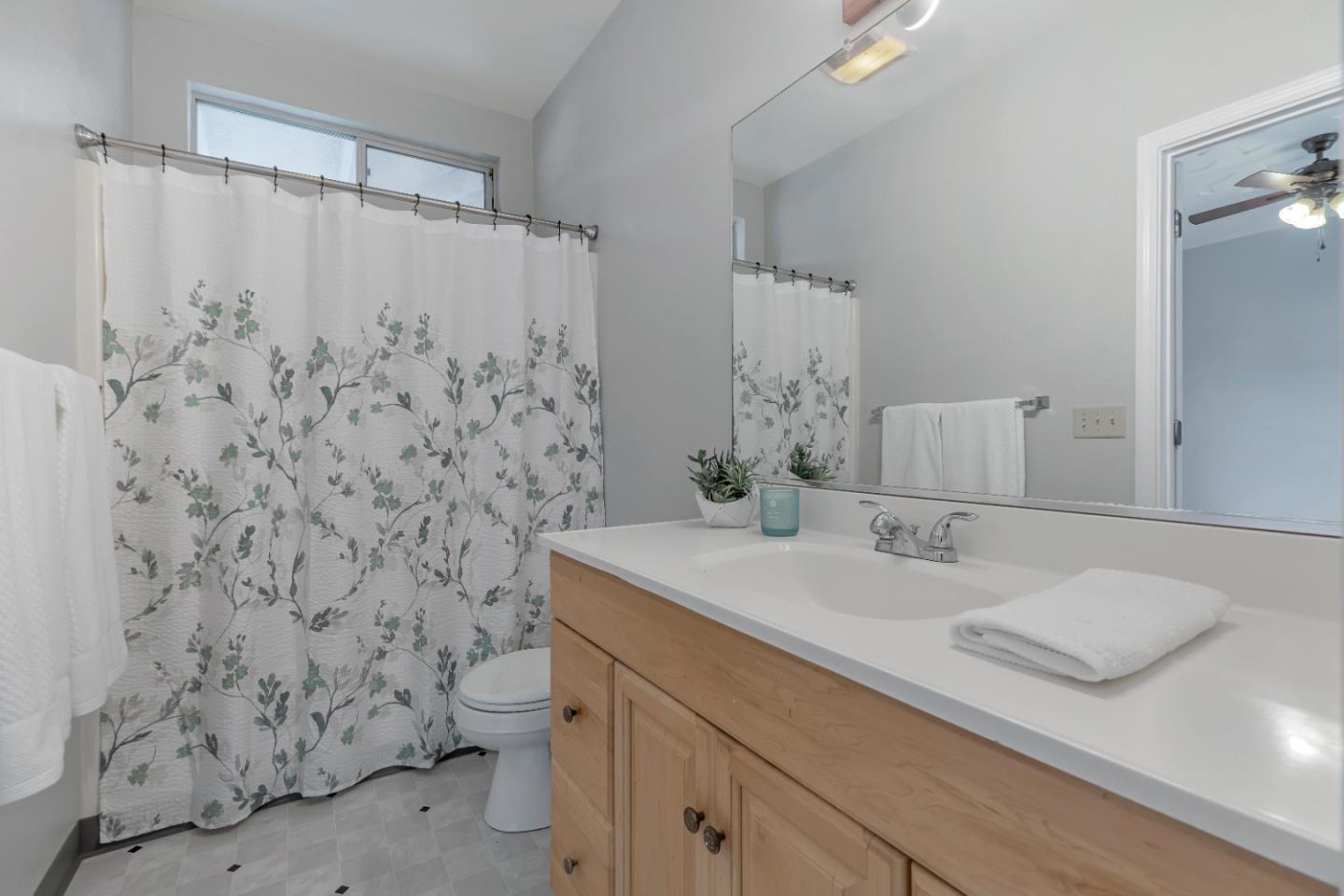 Detail Gallery Image 13 of 52 For 1023 Victoria St, Hollister,  CA 95023 - 3 Beds | 2 Baths