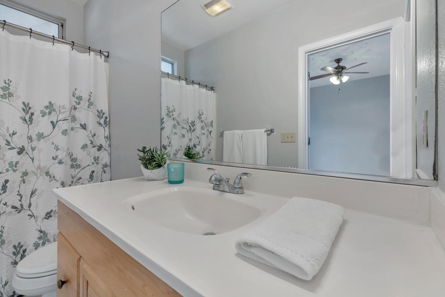 Detail Gallery Image 14 of 52 For 1023 Victoria St, Hollister,  CA 95023 - 3 Beds | 2 Baths