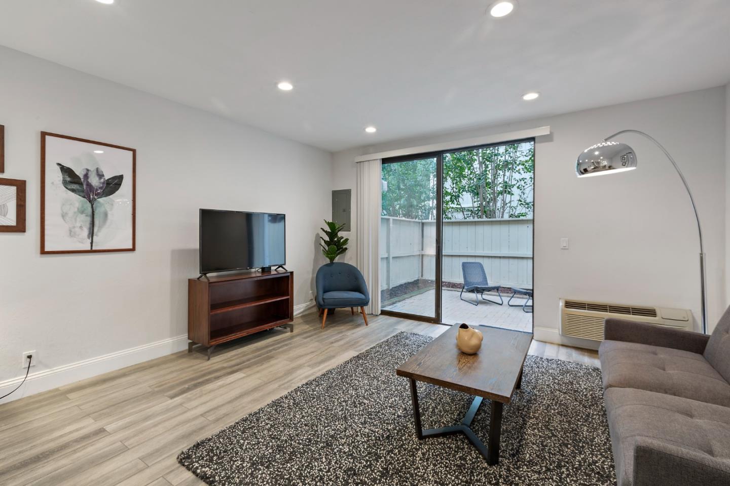 Detail Gallery Image 5 of 15 For 3037 Kaiser Dr #C,  Santa Clara,  CA 95051 - 2 Beds | 1/1 Baths