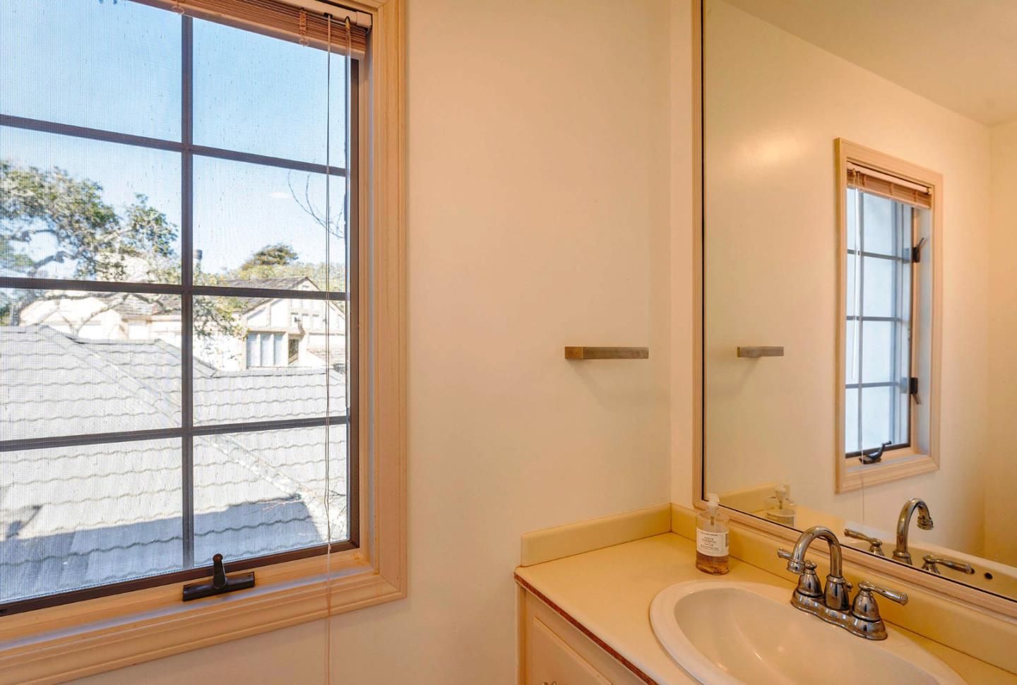 Detail Gallery Image 12 of 23 For Camino Real, Carmel,  CA 93921 - 4 Beds | 2/1 Baths