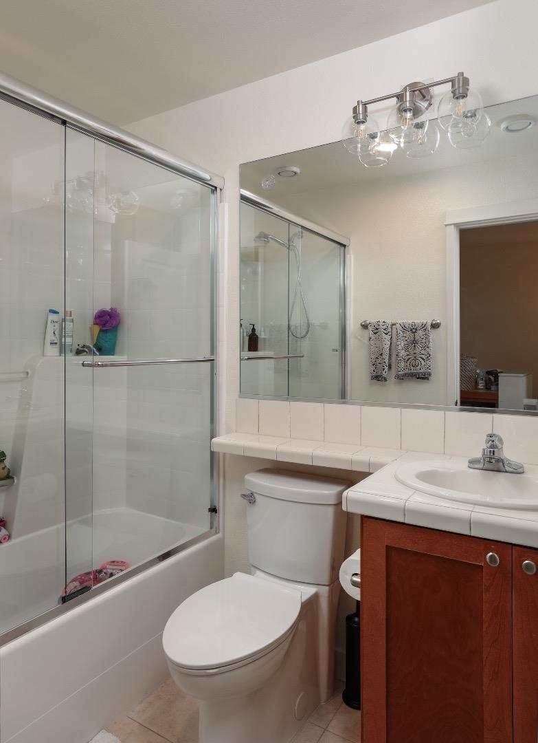 Detail Gallery Image 12 of 27 For 879 Frederick Commons, San Jose,  CA 95126 - 4 Beds | 2/1 Baths