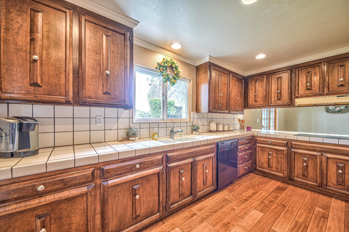 Detail Gallery Image 10 of 37 For 1141 Greenwood Pl, Salinas,  CA 93901 - 4 Beds | 2/1 Baths