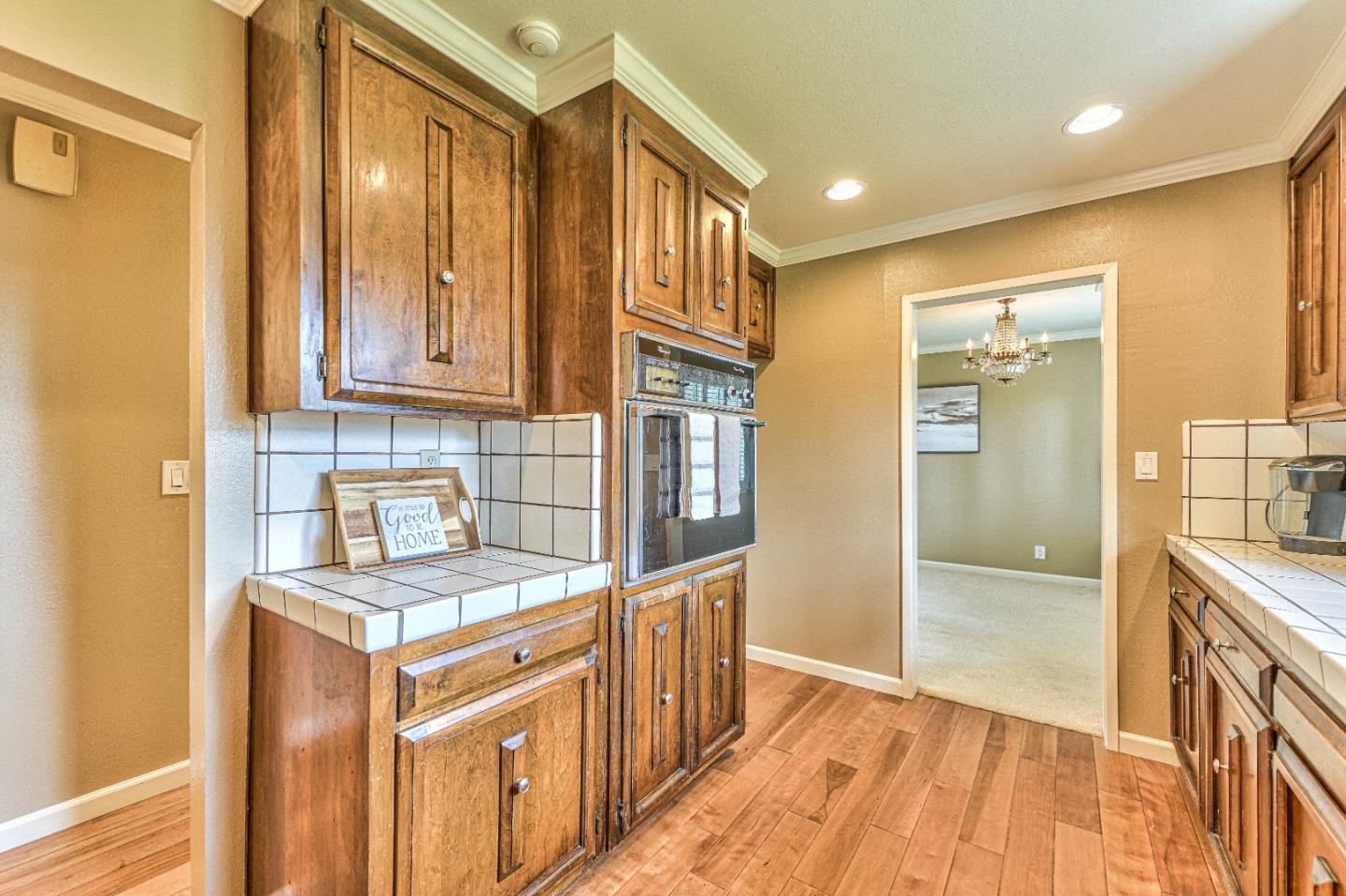 Detail Gallery Image 11 of 37 For 1141 Greenwood Pl, Salinas,  CA 93901 - 4 Beds | 2/1 Baths