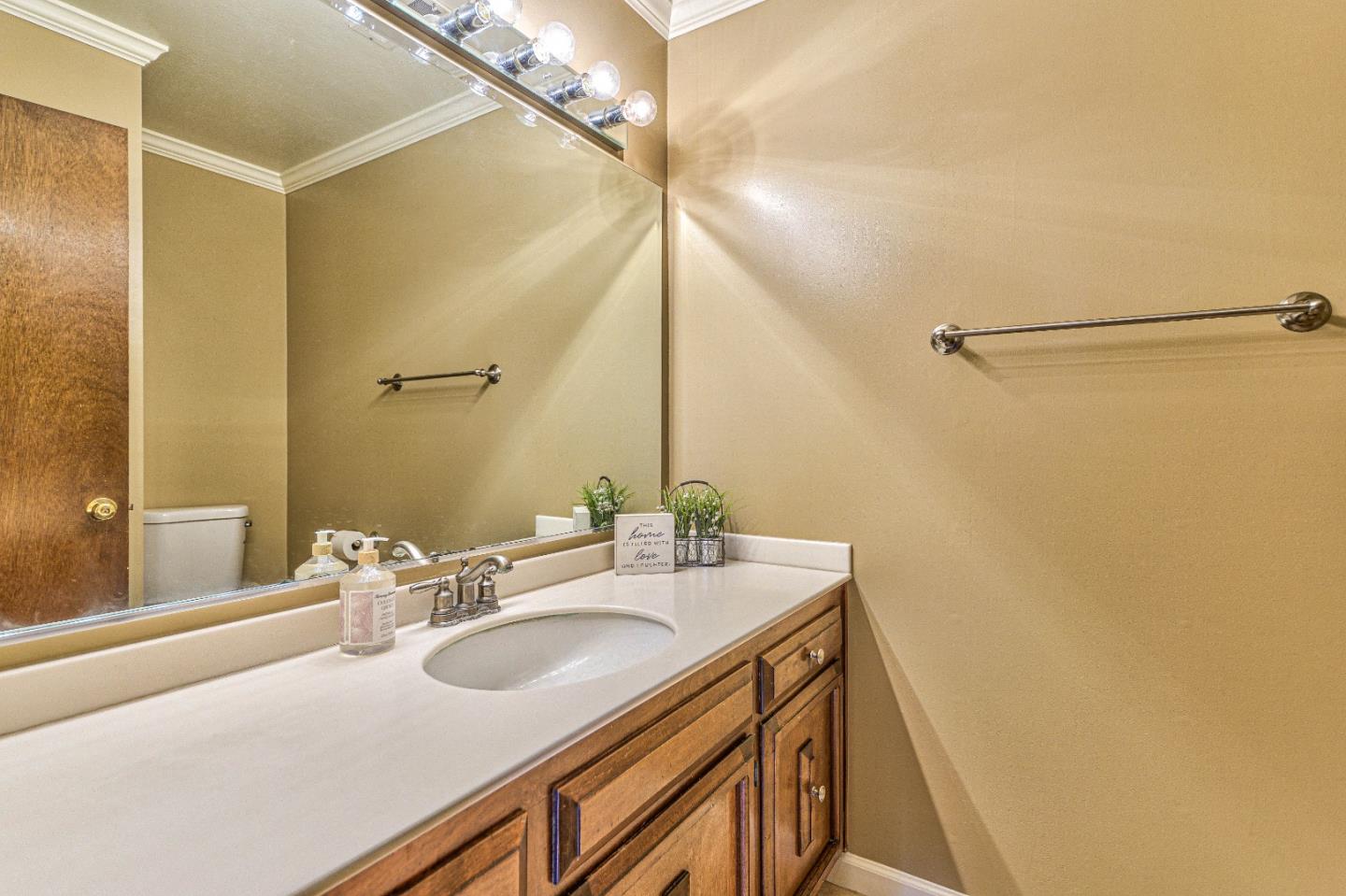 Detail Gallery Image 18 of 37 For 1141 Greenwood Pl, Salinas,  CA 93901 - 4 Beds | 2/1 Baths
