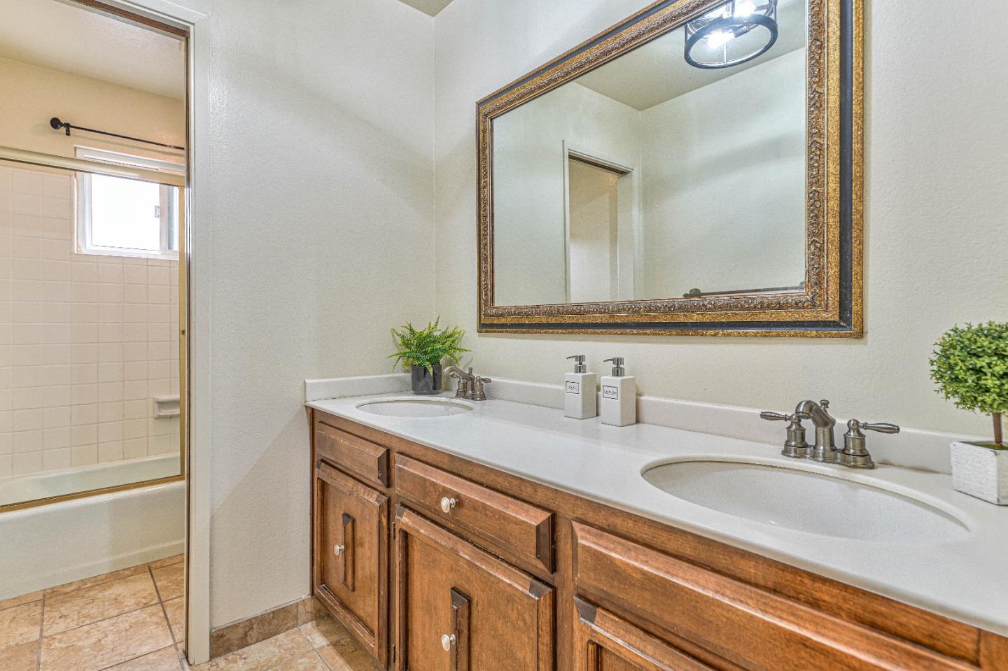 Detail Gallery Image 33 of 37 For 1141 Greenwood Pl, Salinas,  CA 93901 - 4 Beds | 2/1 Baths