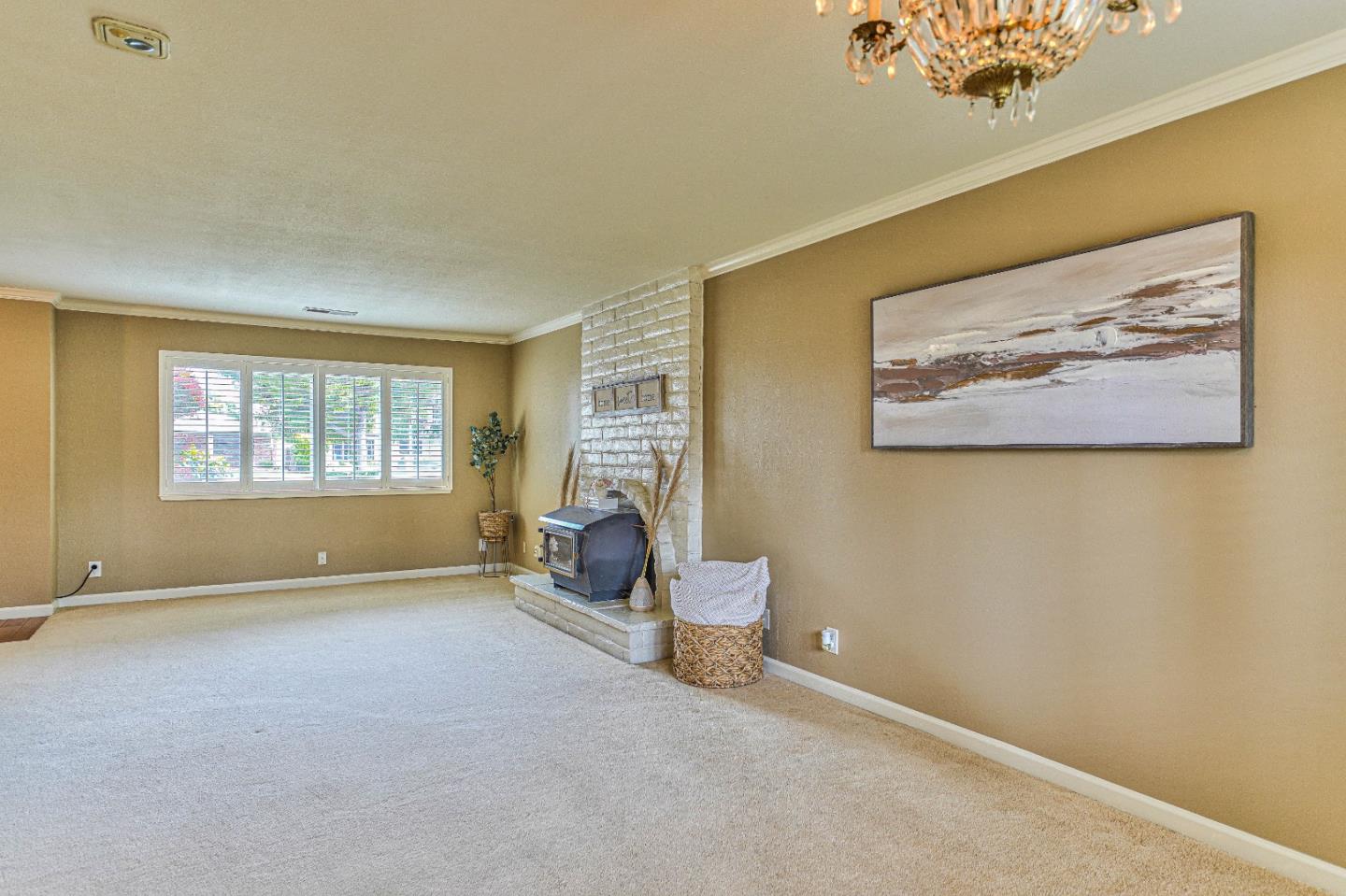 Detail Gallery Image 5 of 37 For 1141 Greenwood Pl, Salinas,  CA 93901 - 4 Beds | 2/1 Baths