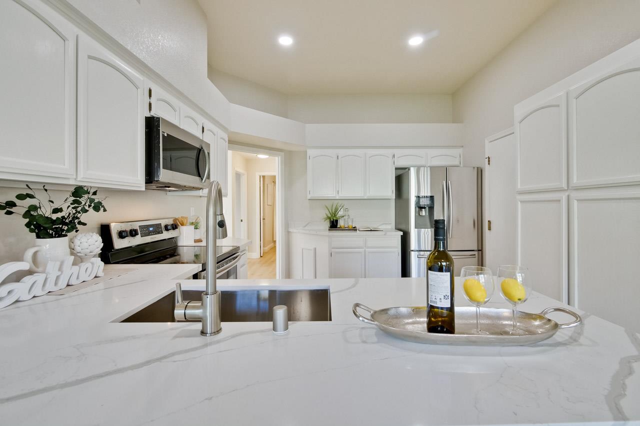Detail Gallery Image 10 of 38 For 7622 Stoneshire Ct, San Jose,  CA 95135 - 2 Beds | 2 Baths