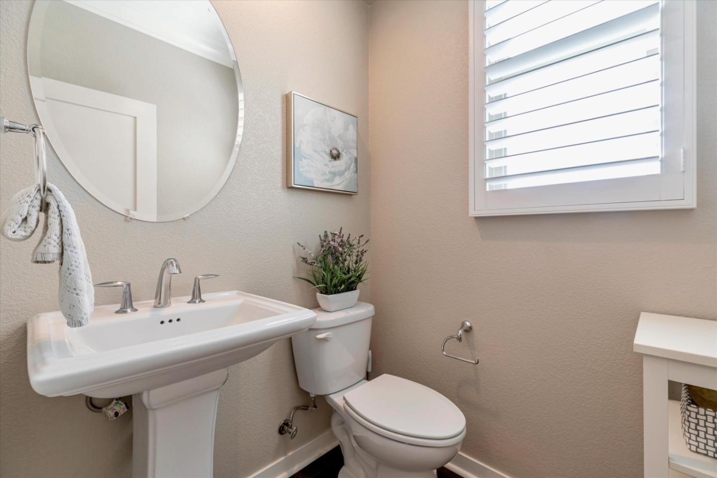Detail Gallery Image 12 of 56 For 1002 Foxglove Pl, San Jose,  CA 95131 - 4 Beds | 3/1 Baths