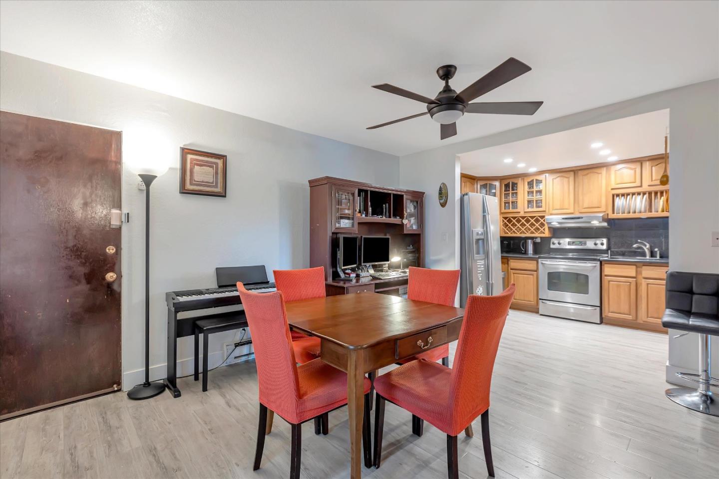 Detail Gallery Image 17 of 48 For 1031 Crestview Dr #118,  Mountain View,  CA 94040 - 1 Beds | 1 Baths