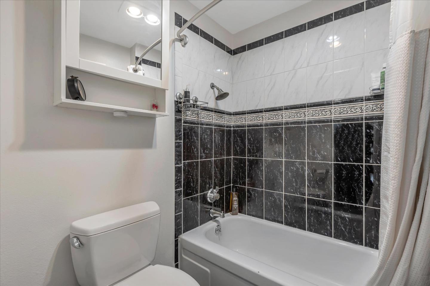 Detail Gallery Image 27 of 48 For 1031 Crestview Dr #118,  Mountain View,  CA 94040 - 1 Beds | 1 Baths