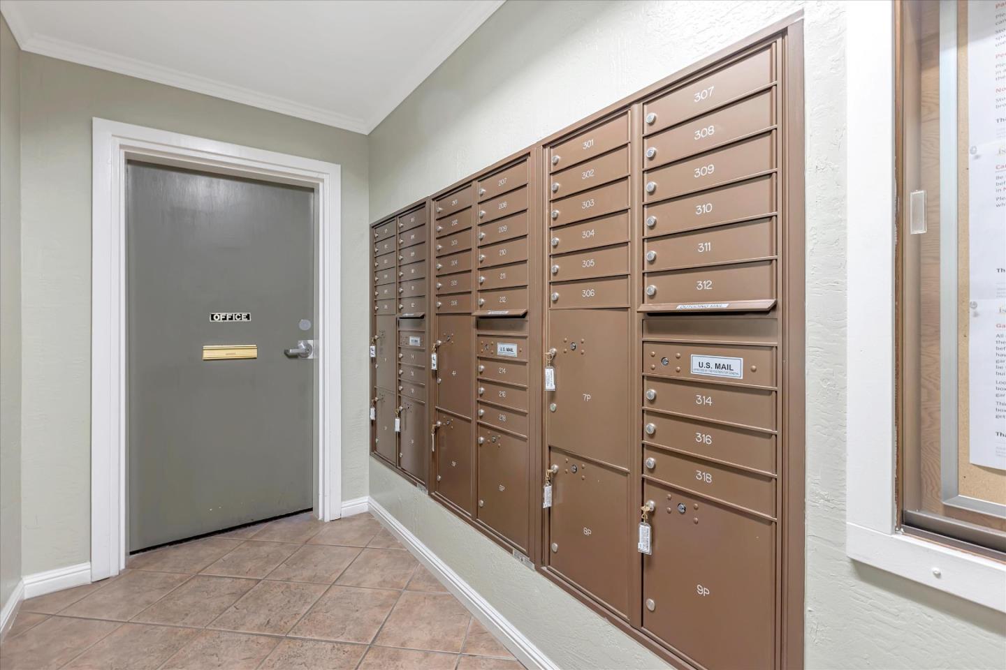 Detail Gallery Image 5 of 48 For 1031 Crestview Dr #118,  Mountain View,  CA 94040 - 1 Beds | 1 Baths