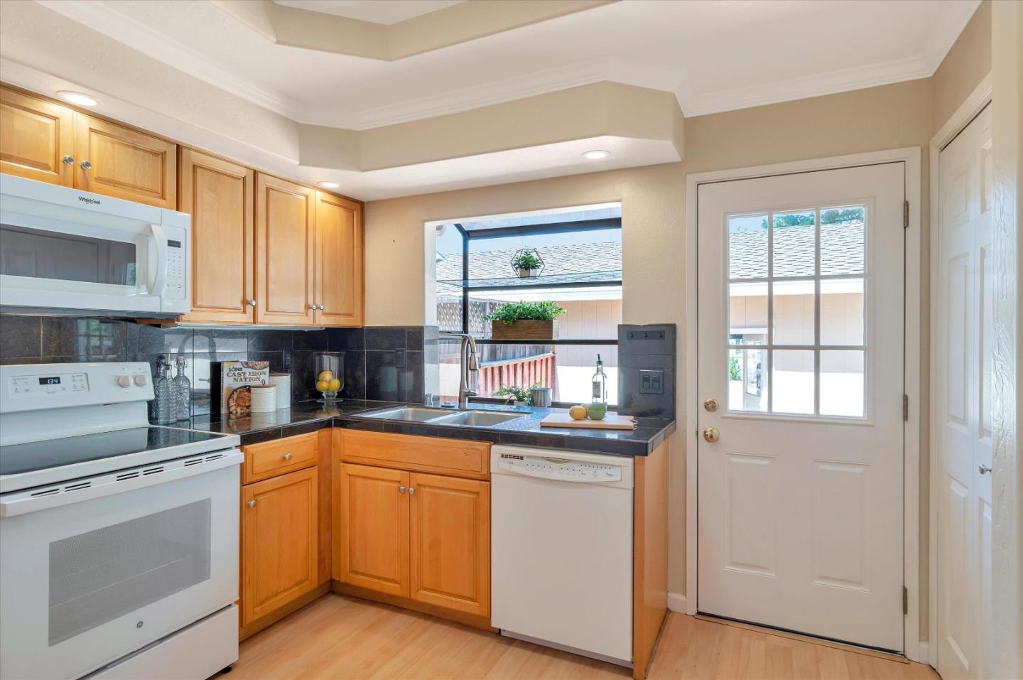 Detail Gallery Image 6 of 20 For 22762 Majestic Oak Way, Cupertino,  CA 95014 - 2 Beds | 2 Baths