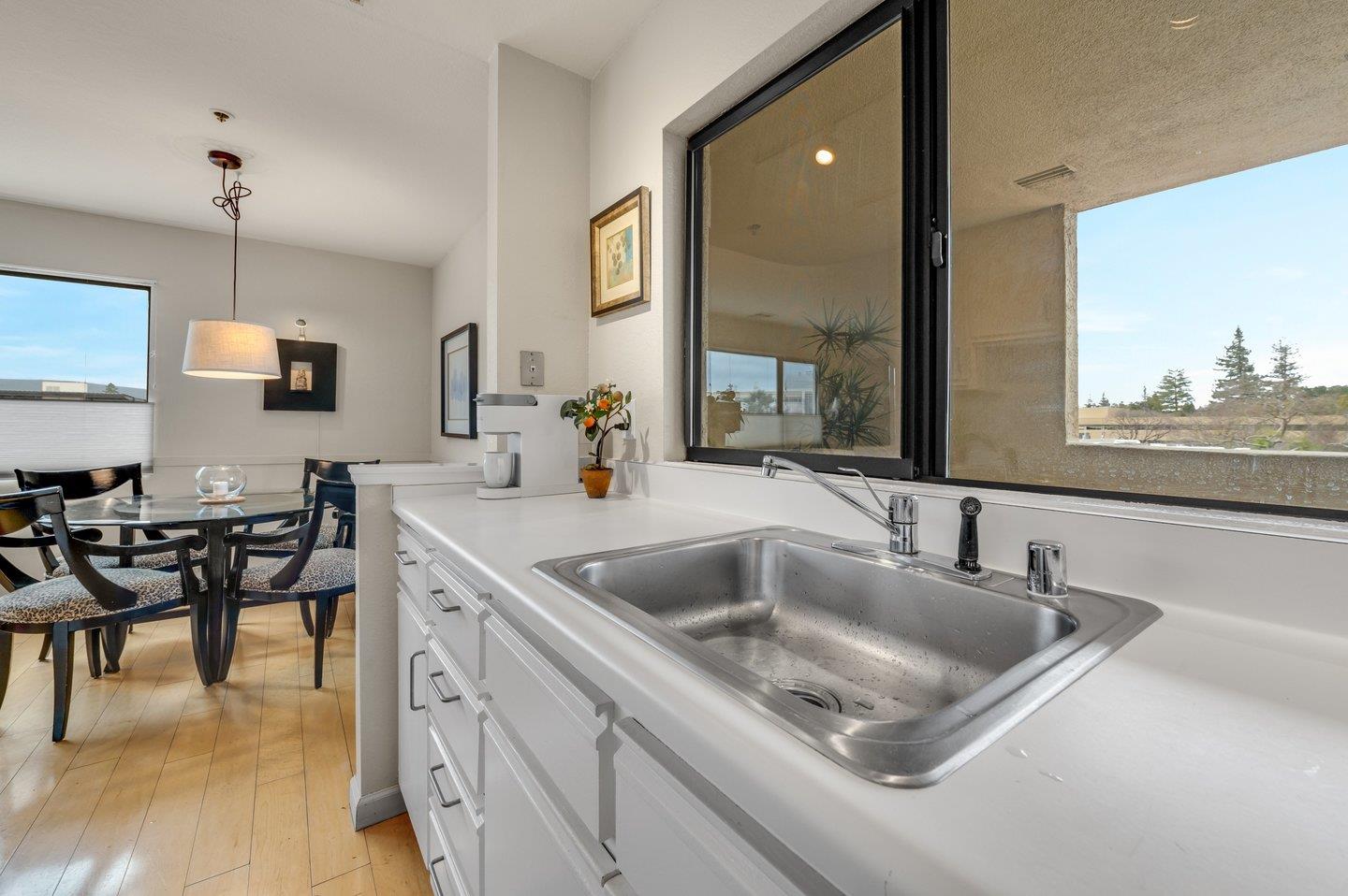 Detail Gallery Image 11 of 30 For 117 California Ave #D300,  Palo Alto,  CA 94306 - 1 Beds | 1 Baths