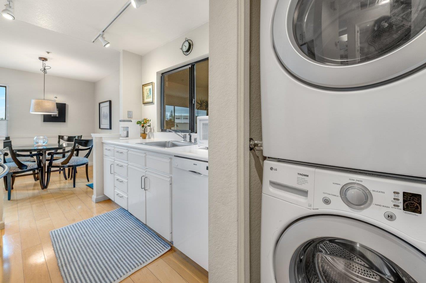Detail Gallery Image 14 of 30 For 117 California Ave #D300,  Palo Alto,  CA 94306 - 1 Beds | 1 Baths