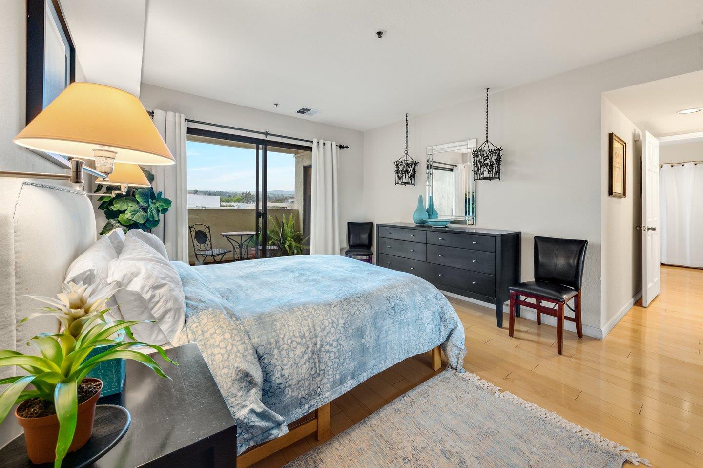 Detail Gallery Image 18 of 30 For 117 California Ave #D300,  Palo Alto,  CA 94306 - 1 Beds | 1 Baths