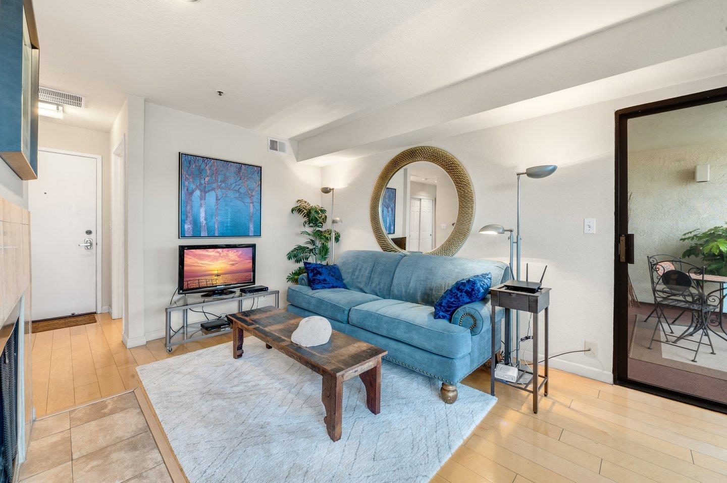 Detail Gallery Image 3 of 30 For 117 California Ave #D300,  Palo Alto,  CA 94306 - 1 Beds | 1 Baths