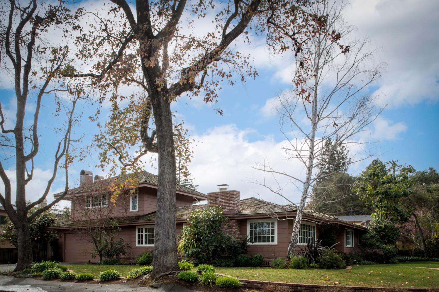 Detail Gallery Image 1 of 1 For 1605 Valparaiso Ave, Menlo Park,  CA 94025 - 4 Beds | 3 Baths