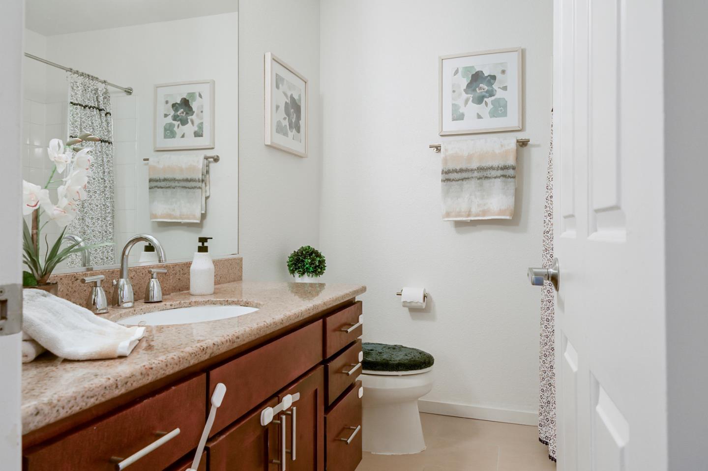 Detail Gallery Image 8 of 31 For 1318 B St #203,  Hayward,  CA 94541 - 2 Beds | 2 Baths