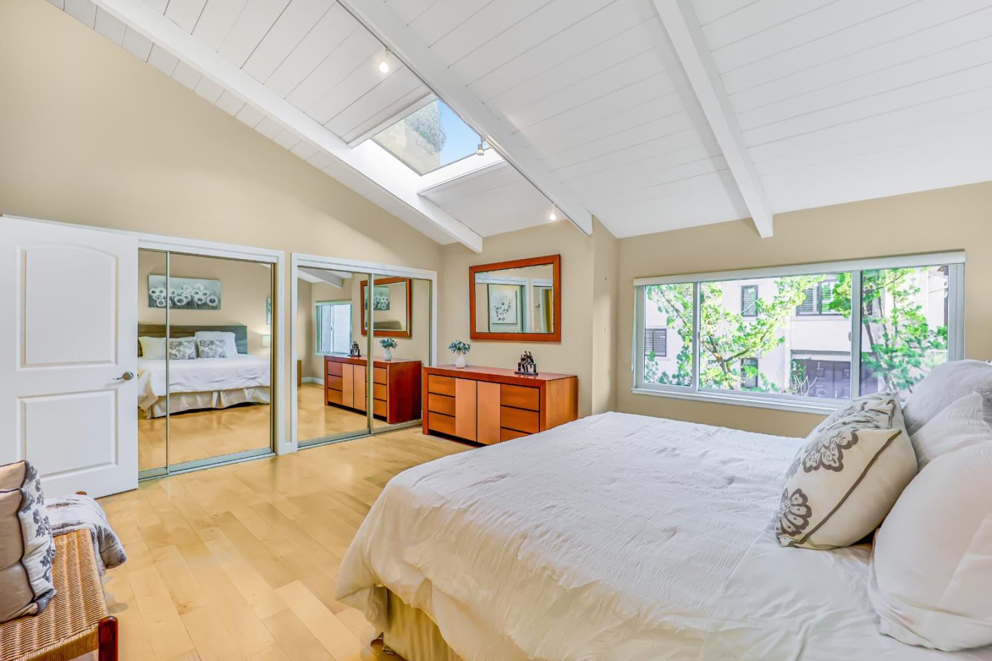 Detail Gallery Image 17 of 38 For 142 Sand Hill Cir, Menlo Park,  CA 94025 - 2 Beds | 2 Baths