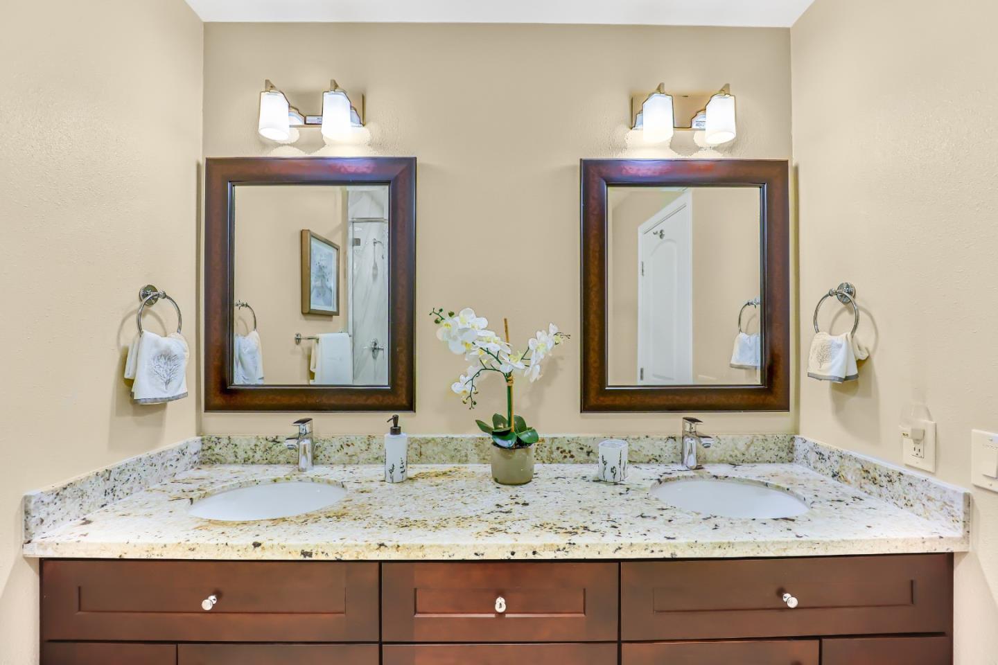 Detail Gallery Image 18 of 38 For 142 Sand Hill Cir, Menlo Park,  CA 94025 - 2 Beds | 2 Baths