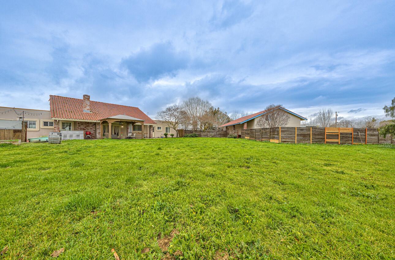 1905 Mccloskey Rd, Hollister, CA 95023 4 Beds 3 Baths (Active